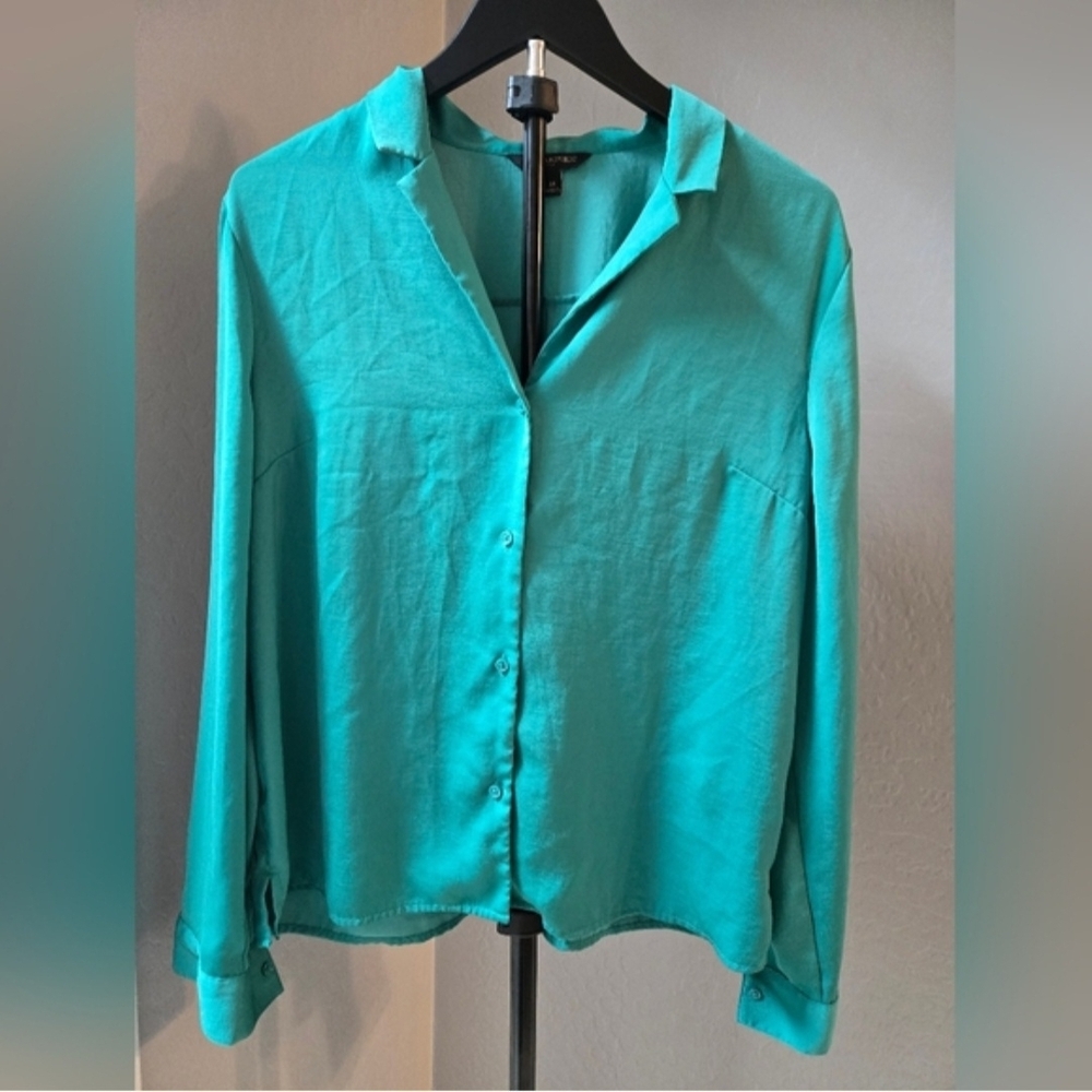 Banana Republic Women's Teal Green Button-Up Shirt